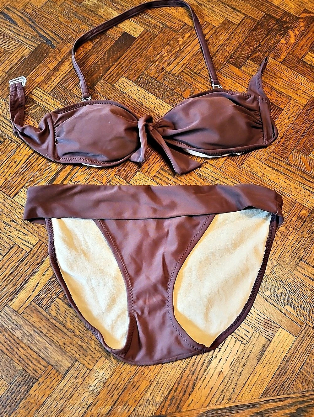 Bikini Set in Brown.